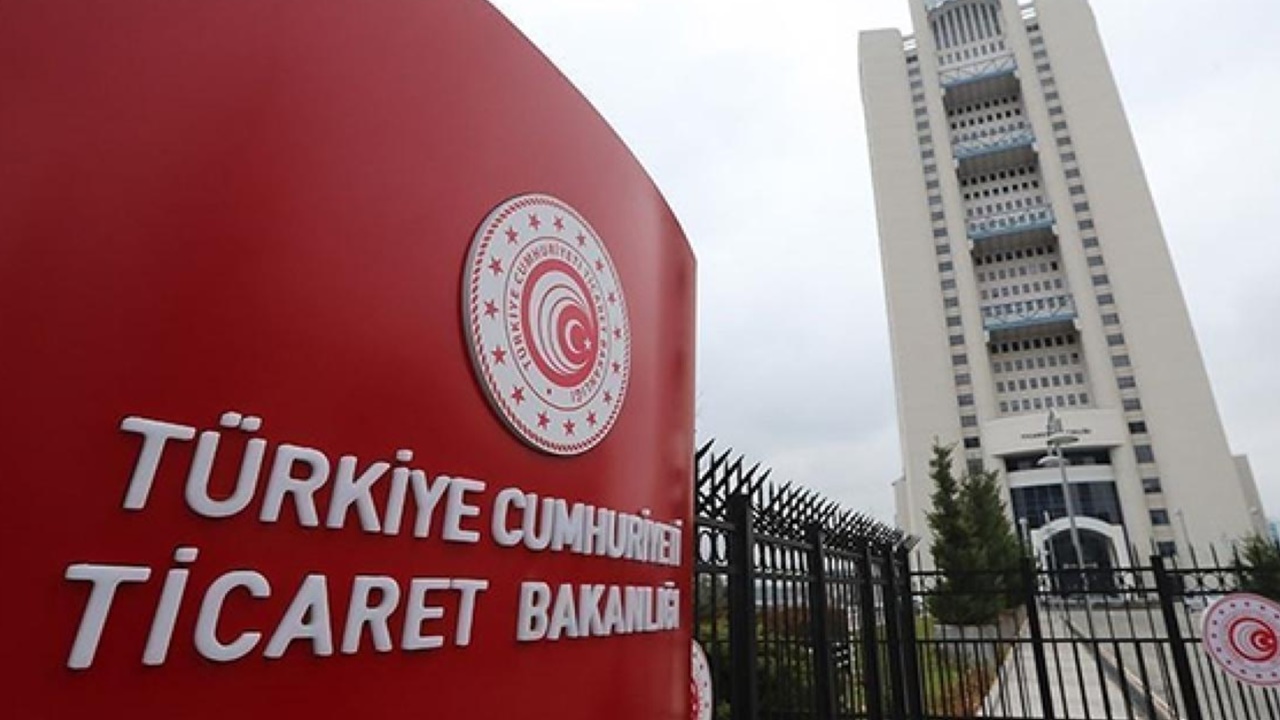 Namaza başlatan krem reklamı yapmıştı! O fenomene 880 bin TL ceza kesildi