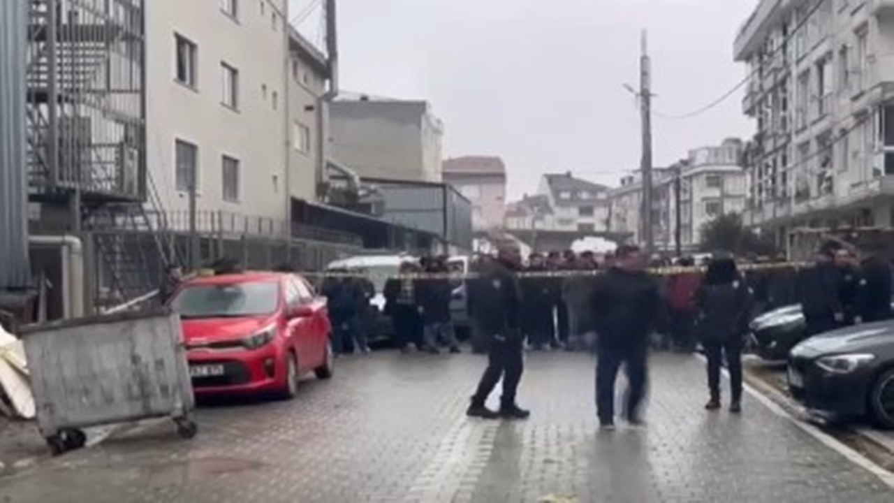 Tartıştığı karısını boğarak öldüren şahıs gözaltında! Mahalleye çevik kuvvet sevk edildi